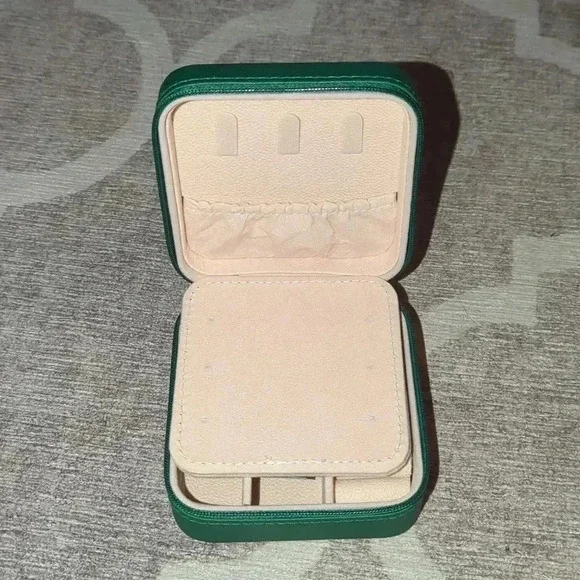 Green Travel Jewelry Case with Mirror, Vegan Leather, Gifts for Women - Picture 1 of 5